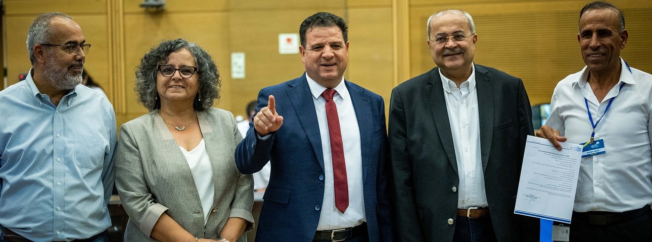 הפוליטיקה הערבית בישראל: מאזן של חמש מערכות בחירות לכנסת (2019–2022) ואתגרים לעתיד