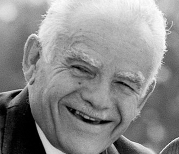 מאת Flickr_-_Government_Press_Office_(GPO)_-_P.M._Shamir_and_Foreign_Min._Peres.jpg: https://www.flickr.com/people/69061470@N05derivative work: Tomer T - קובץ זה הוא יצירה נגזרת של Flickr - Government Press Office (GPO) - P.M. Shamir and Foreign Min. Peres.jpg:, CC BY-SA 3.0, https://commons.wikimedia.org/w/index.php?curid=28947704