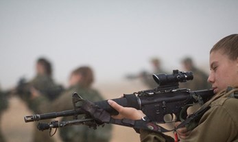 הצבא החזק במזרח התיכון יכול לפתוח מסלולי לוחמה לנשים