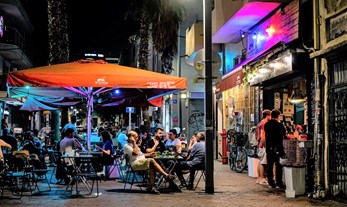 אכיפת חוקי העזר העירוניים לסגירת עסקים בימי מנוחה בעיריות הגדולות בישראל: סקירת נתונים