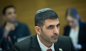 איך כותבים ברצינות על רפורמה בכזה כאוס פוליטי?