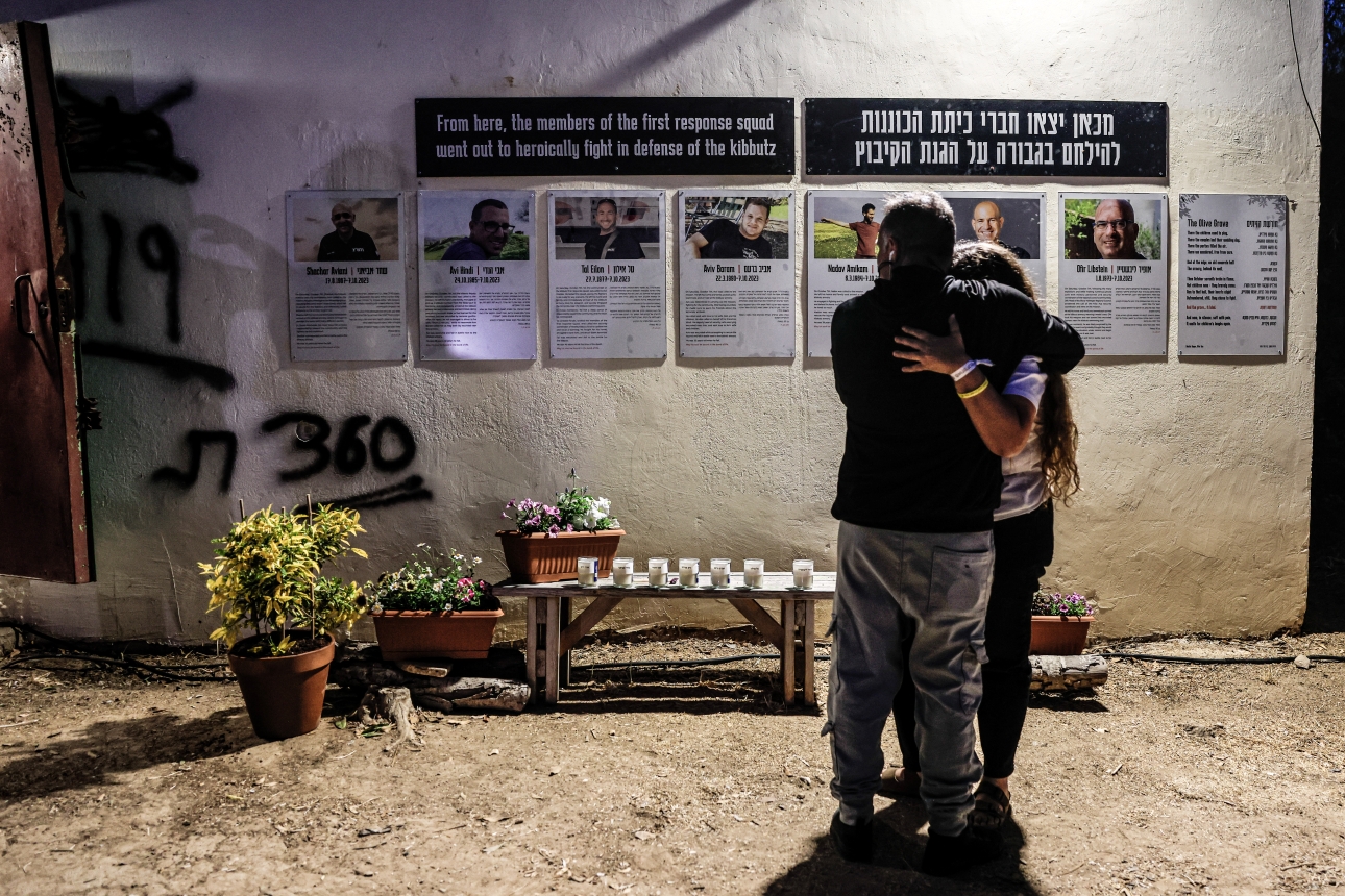 טקס זיכרון במלאת שנתיים לאירועי שבעה באוקטובר, קיבוץ כפר עזה | Photo by Tsafrir Abayov/FLASH90