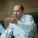 יו"ר ועדת חוקה, ח"כ שמחה רוטמן, בדיונים על הצעת החוק | Photo by Yonatan Sindel/Flash90