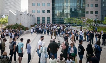תור מול משרד הפנים בת"א: רוב הציבור מכיר בחשיבותו של שירות ציבורי מקצועי | Photo by Avshalom Sassoni/FLASH90
