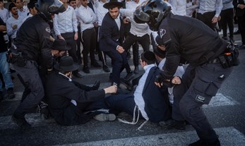 עימותים בירושלים בין שוטרים למפגינים נגד מעצר עריקים חרדים, יוני 2026 | Photo by Chaim Goldberg/Flash90