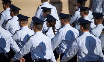 טקס סיום קורס טיס. האם הטובים ביותר ימשיכו לשרת? | Photo by Oren Ben Hakoon/Flash90