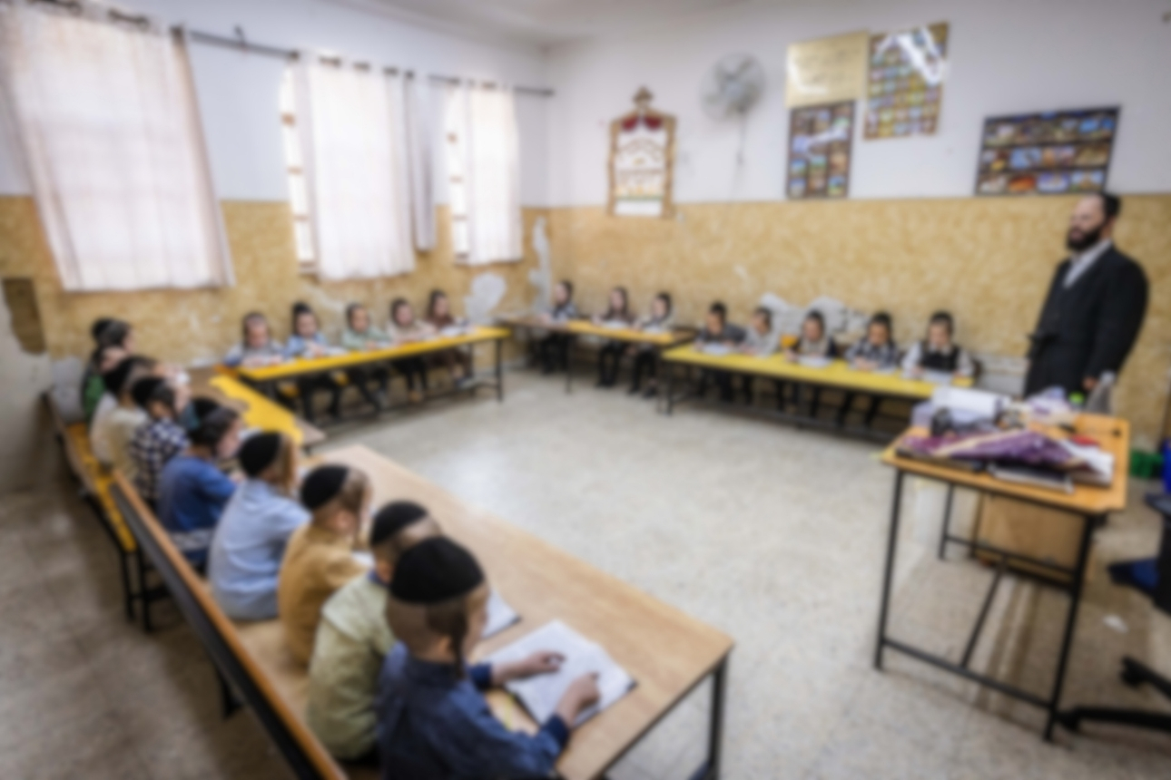 תלמידים חרדים במאה שערים. למדינה אסור לשכוח את אחריותה.