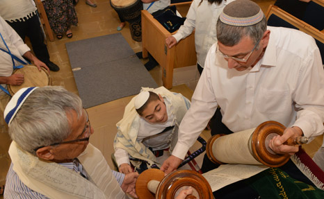 בר מצווה בקהילה רמב"ן, הרב בני לאו