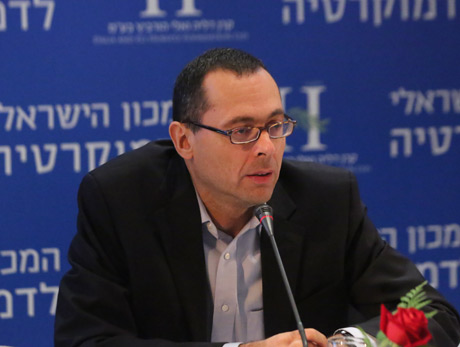 עו"ד צבי האוזר